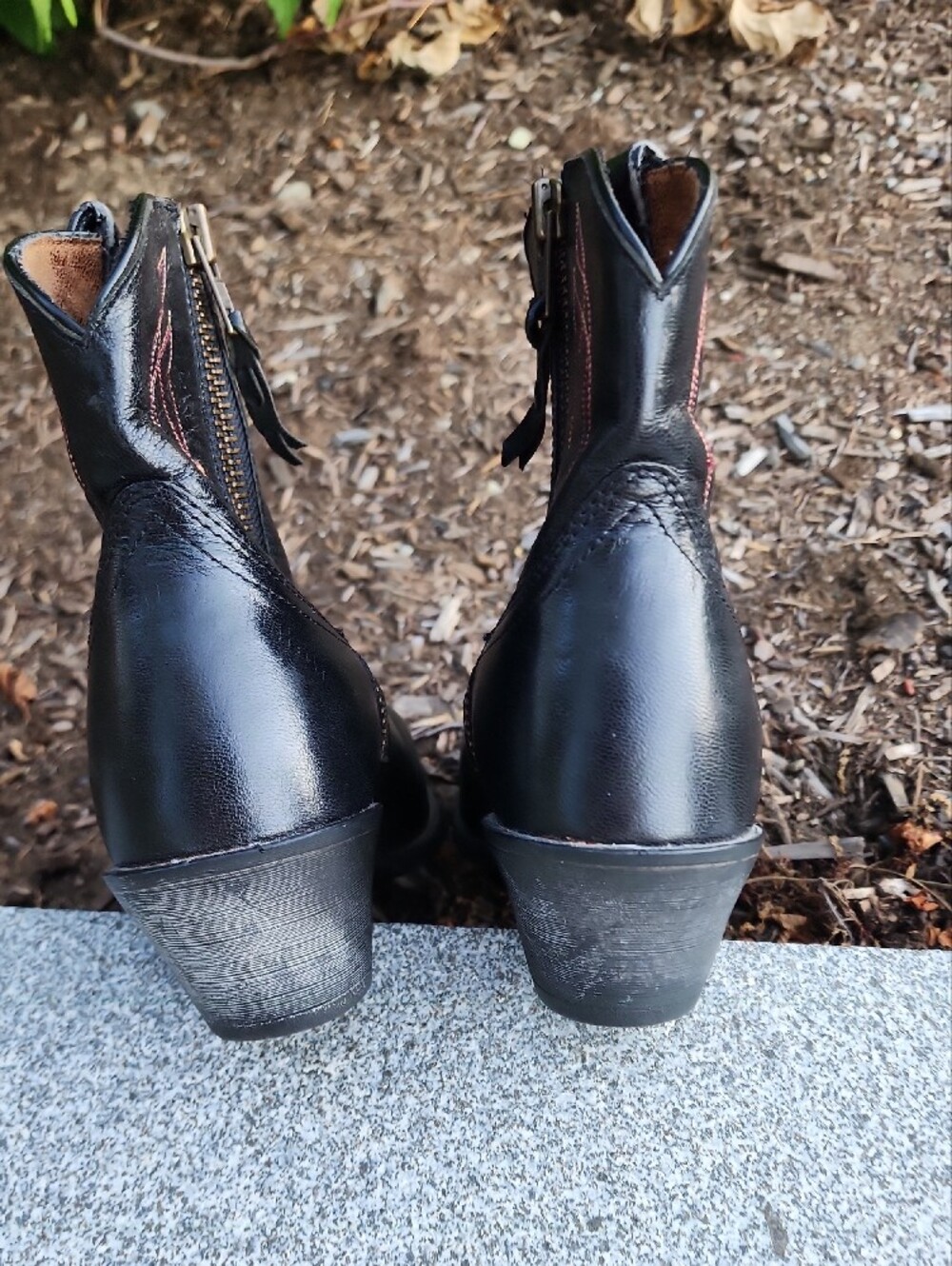 Ariat Black Leather Short Western Boots with Brown Stitching sz 7B - Picture 5 of 14